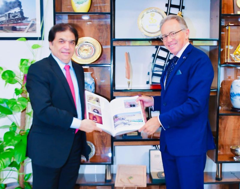 آسٹریلوی سفیر نیل ہاکنز ن کی وفاقی وزیر ریلوے محمد حنیف عباسی سے اہم ملاقات